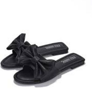 NWT CAPE ROBBIN DANE BOW FLAT MULE SLIDE SANDALS BLACK 5‎
